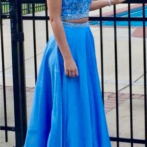 Elegant Blue Lace Evening Gown